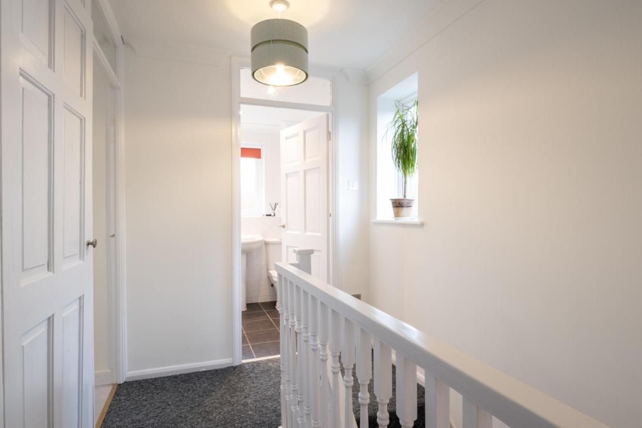 Beautiful House In South Cambridge, 14-Min Drive To The City Centre, Free Parking, No Sofabeds, Sleeps 6 Exterior photo
