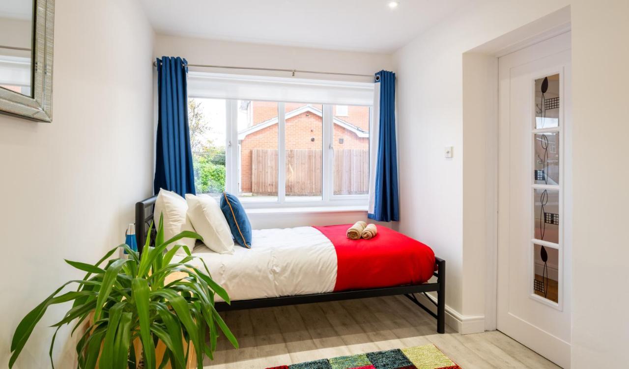 Beautiful House In South Cambridge, 14-Min Drive To The City Centre, Free Parking, No Sofabeds, Sleeps 6 Exterior photo