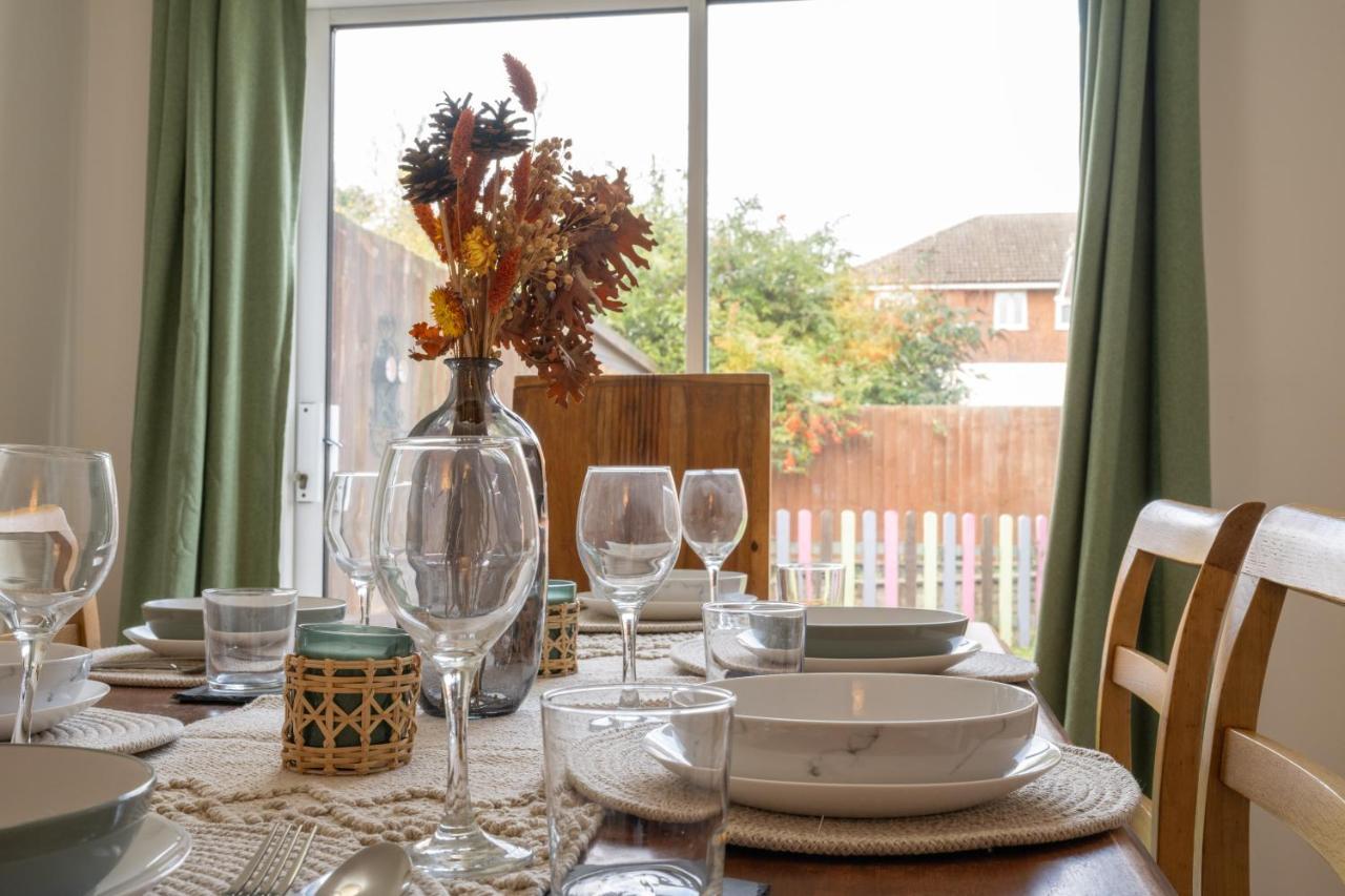Beautiful House In South Cambridge, 14-Min Drive To The City Centre, Free Parking, No Sofabeds, Sleeps 6 Exterior photo