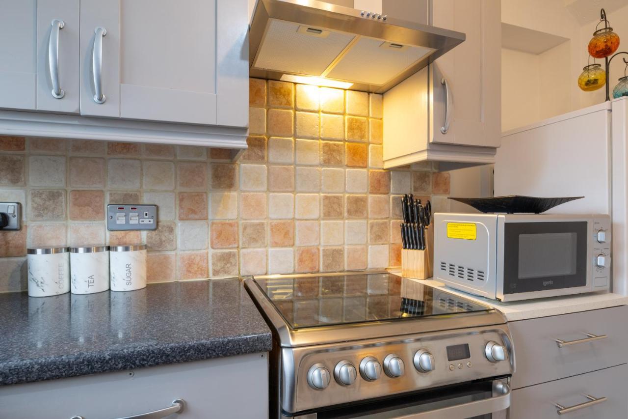 Beautiful House In South Cambridge, 14-Min Drive To The City Centre, Free Parking, No Sofabeds, Sleeps 6 Exterior photo