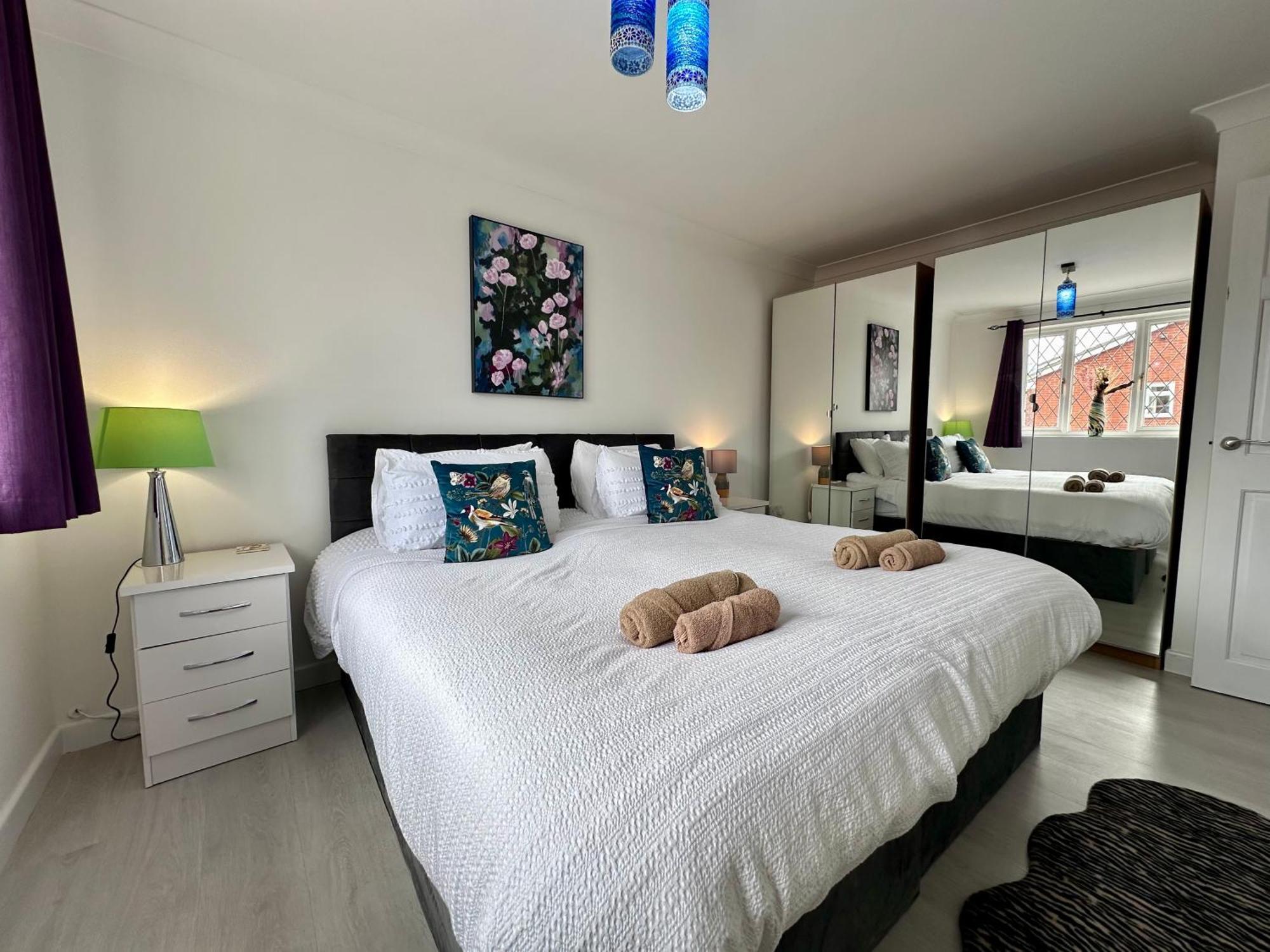 Beautiful House In South Cambridge, 14-Min Drive To The City Centre, Free Parking, No Sofabeds, Sleeps 6 Exterior photo